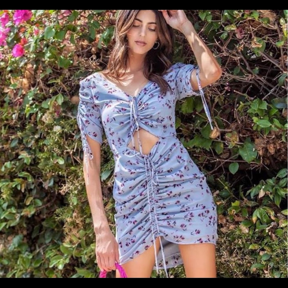 Wayf floral dress with cutout mid -NWOT-XS